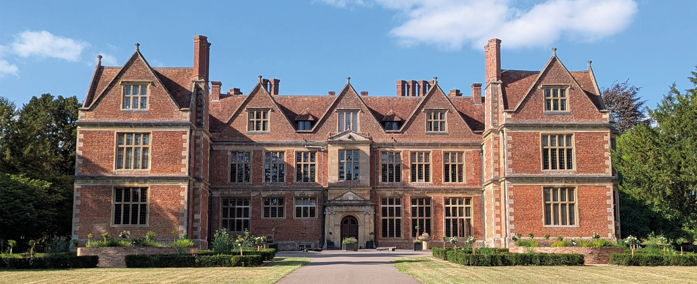 Shaw House Tudor Garden